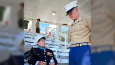 Nuevo marine recibe bienvenida de su bisabuelo —el último con Medalla de Honor de la II Guerra Mundial