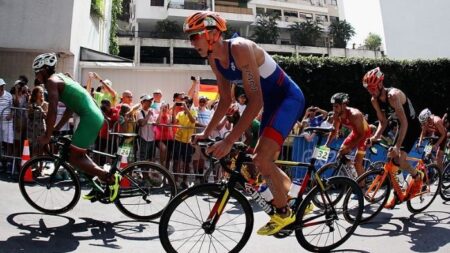 Abuelo de atleta olímpico mexicano decora puesto en la calle en apoyo a su nieto: «Estamos en Tokio»