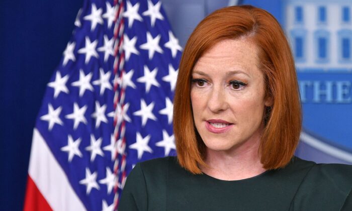 La secretaria de prensa de la Casa Blanca, Jen Psaki, habla durante la sesión informativa diaria en la sala de reuniones Brady de la Casa Blanca, en Washington, el 23 de junio de 2021. (Mandel Ngan/AFP vía Getty Images)