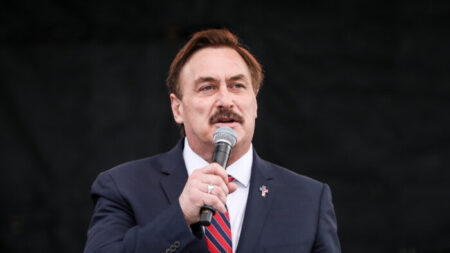 Mike Lindell retira de Fox News los anuncios de MyPillow tras su rechazo