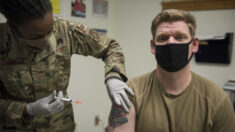 Militares dicen que ‘renunciarán’ si el ejército impone la vacuna anti-COVID: Congresista
