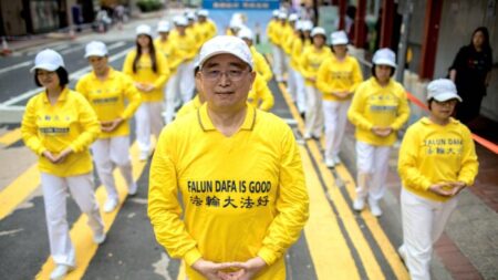 Asoc. de Falun Dafa denuncia intento de legisladores pro-Beijing de prohibir la práctica en Hong Kong