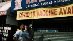 Miembros del gobierno señalan que algunos estadounidenses necesitan vacunas anti-COVID de refuerzo
