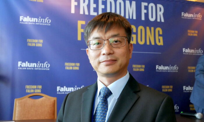 Wang Weiyu, practicante de Falun Gong, habla en un panel durante la Cumbre Internacional de Libertad Religiosa en Washington, el 13 de julio de 2021. (Sherry Dong/The Epoch Times)
