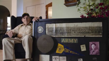 Veterano de 101 años relata sus experiencias en la Segunda Guerra Mundial