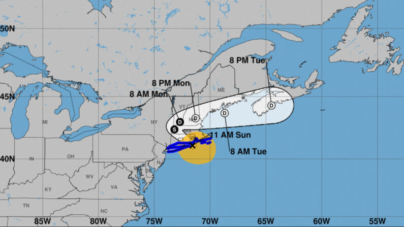 La tormenta tropical Henri, que tiene vientos de 60 mph, tocó tierra a lo largo de la costa de Rhode Island el domingo, según el Centro Nacional de Huracanes. (NHC)