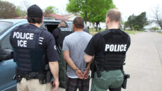 Juez impide a Administración Biden reducir las detenciones de inmigrantes ilegales