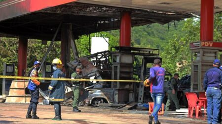 Al menos un muerto y 6 heridos por explosión en gasolinera en Venezuela