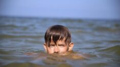 Adolescentes salvan de ahogarse a niño con autismo: «Solo pensé que tenía que sacarlo»