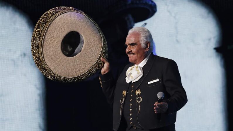El cantante mexicano Vicente Fernández durante una presentación. EFE/EPA/ETIENNE LAURENT/Archivo