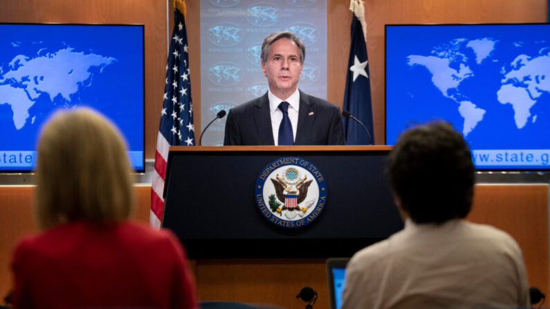 El secretario de Estado Antony Blinken habla en el Departamento de Estado en Washington, el 2 de agosto de 2021. (Brendan Smialowski/Pool/AFP vía Getty Images)