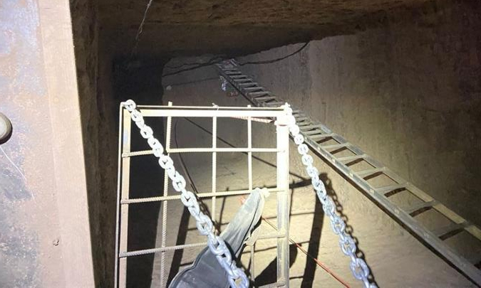 Fotografía cedida por el Servicio de Control de Inmigración y Aduanas (ICE) de EE.UU. que muestra una zona de un sofisticado túnel subterráneo hallado por las autoridades en California, cerca de la frontera entre Estados Unidos y México. EFE/ ICE