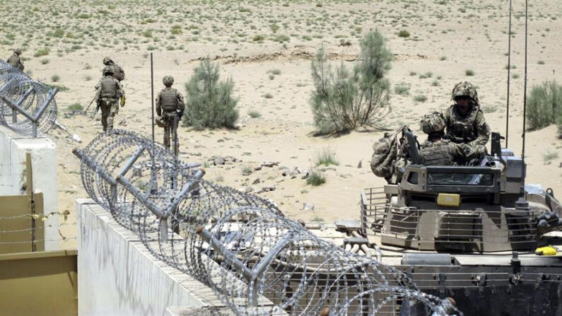 El Ministerio de Defensa del Reino Unido anunció este jueves 12 de agosto de 2021 el envío de 600 militares a Afganistán para ayudar a los nacionales británicos a abandonar ese país ante el "rápido deterioro de la seguridad" y el aumento de la violencia. EFE/Sher Khan/Archivo