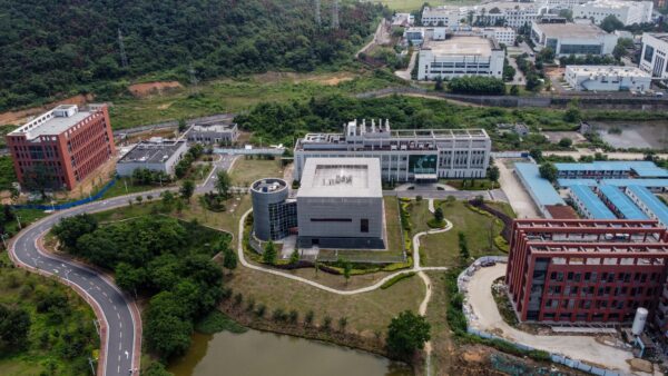 Esta vista aérea muestra el laboratorio P4 (centro) en el campus del Instituto de Virología de Wuhan en Wuhan, en la provincia central china de Hubei, el 27 de mayo de 2020. (Hector Retamal/AFP vía Getty Images)
