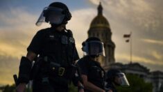 Los policías de Denver que no se vacunen contra la COVID-19 podrían ser despedidos
