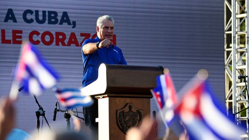 El líder cubano Miguel Díaz-Canel habla durante un acto de reafirmación revolucionaria en La Habana (Cuba), el 17 de julio de 2021. (Yamil Lage/AFP vía Getty Images)