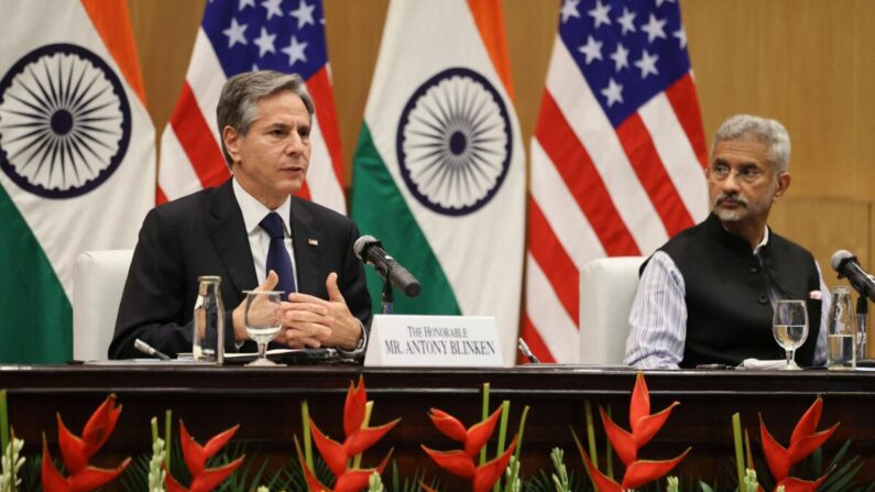 El ministro de Asuntos Exteriores de India, Subrahmanyam Jaishankar (derecha) y el secretario de Estado de Estados Unidos, Antony Blinken, celebran una conferencia de prensa conjunta en Jawaharlal Nehru Bhawan en Nueva Delhi el 28 de julio de 2021 (Jonathan Ernst / POOL / AFP a través de Getty Images). 