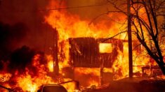 Incendio en California destruye toda una ciudad, obligan a evacuar a miles de personas