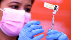 Vacunas contra COVID-19 ofrecen más protección que recuperarse de enfermedad: Estudio