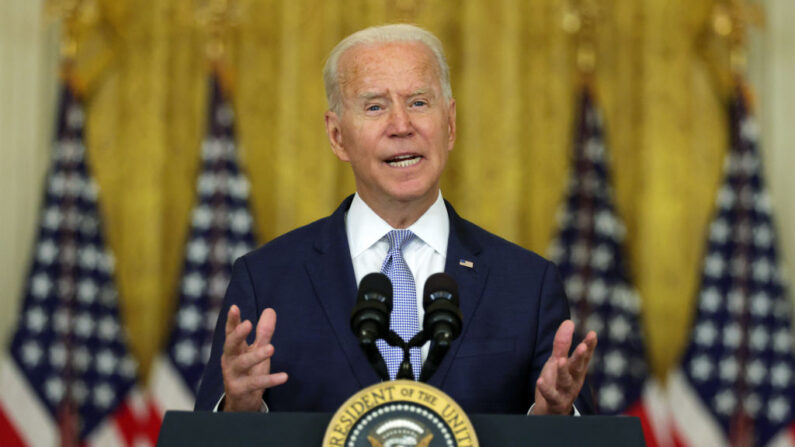 El presidente de los Estados Unidos, Joe Biden, durante un evento en el East Room en la Casa Blanca el 12 de agosto de 2021 en Washington, DC. (Alex Wong/Getty Images)