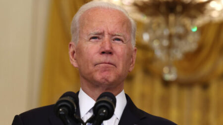 Biden necesita «reorganizar» el equipo tras colapso de Afganistán, dicen exfuncionarios de Obama