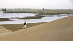 Región más seca de China sufre inundaciones y parte de uno de los desiertos más grandes se vuelve lago