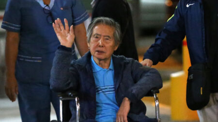 Trasladan al expresidente peruano Fujimori a clínica para exámenes médicos urgentes
