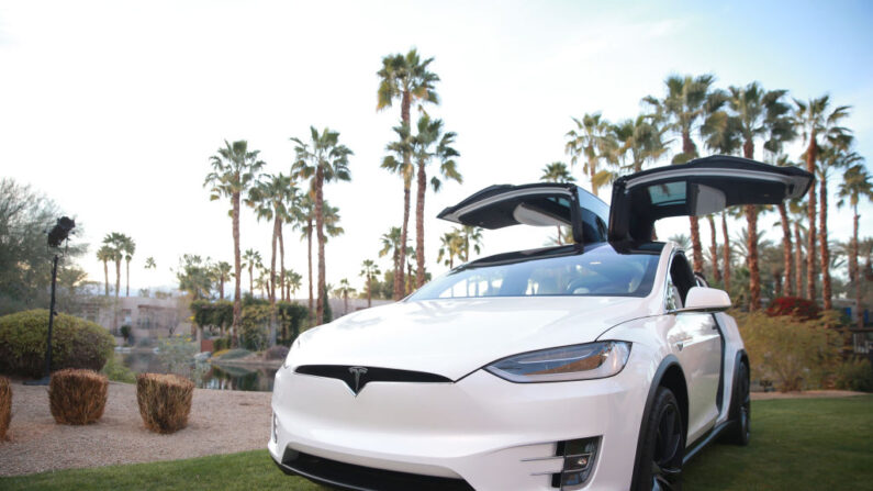 Un Tesla Model X se muestra durante el Citi Taste of Tennis en el Hyatt Regency Indian Wells Resort & Spa el 5 de marzo de 2018 en Indian Wells, California. (Fury/Getty Images para AYS Sports Marketing)