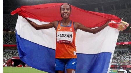 Quién es Sifan Hassam, la atleta holandesa que se levantó de una caída y ganó el oro en Tokio