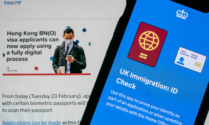 El 23 de febrero de 2021, el gobierno del Reino Unido puso en marcha un proceso totalmente digital para los solicitantes de visas BN(O) de Hong Kong, que permite a los que tienen determinados pasaportes biométricos solicitarlos desde una aplicación de smartphone. (Anthony Kwan/Getty Images)