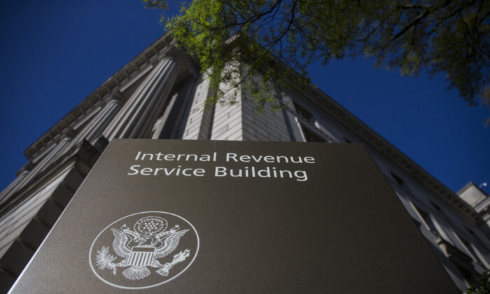 El edificio del Servicio de Impuestos Internos (IRS) se encuentra en Washington, el 15 de abril de 2019. (Zach Gibson/Getty Images)