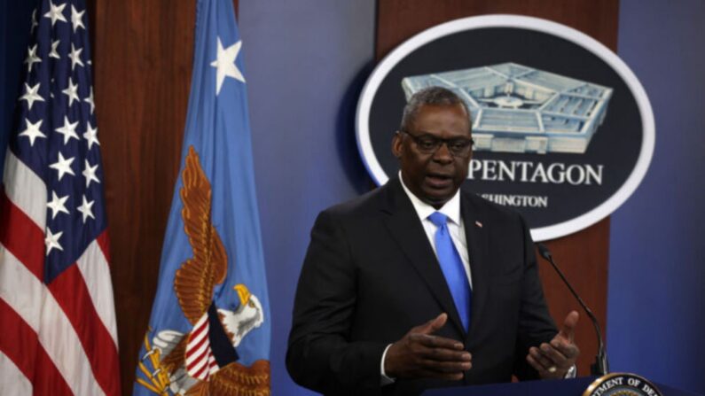 El secretario de Defensa de Estados Unidos, Lloyd Austin, habla durante una rueda de prensa en el Pentágono el 21 de julio de 2021 en Arlington, Virginia. (Alex Wong / Getty Images)