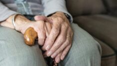 Massachusetts ordena vacunación del personal de hogares de ancianos, Connecticut también lo hará