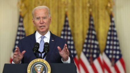 Industria petrolera demanda a la administración Biden y quiere reanudar arrendamientos federales