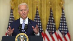 Biden insta al Congreso a permitir que Medicare negocie el costo de los medicamentos recetados
