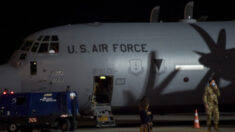 “Cientos” de estadounidenses siguen aún en Afganistán después del último vuelo militar: Comando Central