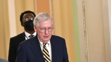 McConnell: Biden debería retirar a Chipman como candidato para dirigir la Oficina de Armas de Fuego