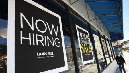 La tasa de desempleo en EE.UU. bajó al 3.6 % en marzo