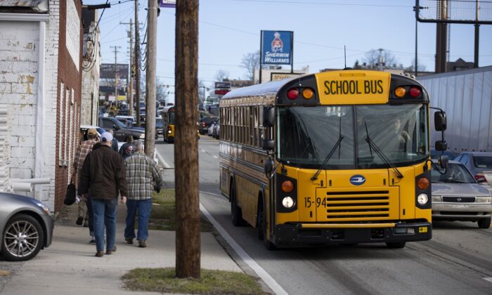 Un autobús escolar en Cookeville, Tennessee, el 4 de marzo de 2020. (Brett Carlsen/Getty Images)