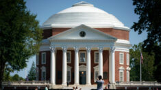 Universidad de Virginia da de baja a estudiantes por no cumplir con mandato de vacunación