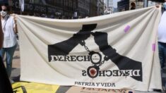 Manifestantes cubanos salen a protestar por visita de Díaz-Canel en México