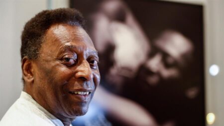 Una hinchada organizada del Santos convoca a vigilia por la salud de Pelé