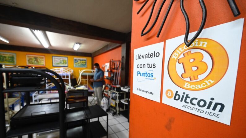 Una tienda que acepta bitcoin en la ciudad de San Salvador (El Salvador) el 1 de septiembre de 2021. (Marvin Recinos/AFP/Getty Images)
