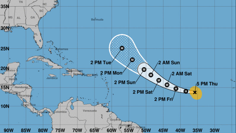 Imagen cedida este jueves 2 de septiembre por la Oficina Nacional de Administración Oceánica y Atmosférica de Estados Unidos (NOAA), a través del Centro Nacional de Huracanes (NHC), en la que se registró la localización de Larry, la duodécima tormenta tropical de este 2021 en el Atlántico, a las 5.00 hora local (21.00 GMT). NOAA-NHC