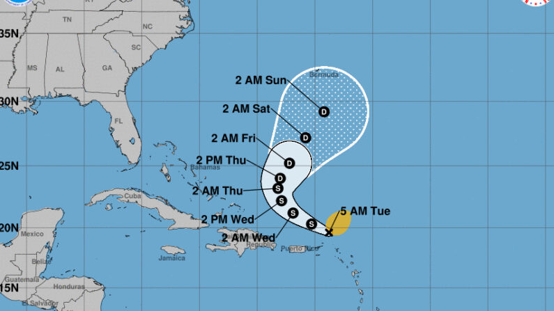 Imagen cedida el 21 de septiembre de 2021 por la Oficina Nacional de Administración Oceánica y Atmosférica de Estados Unidos (NOAA), a través del Centro Nacional de Huracanes (NHC), en la que se registró la localización de la tormenta tropical Peter, a las 05.00 hora local (09.00 GMT). NOAA-NHC 