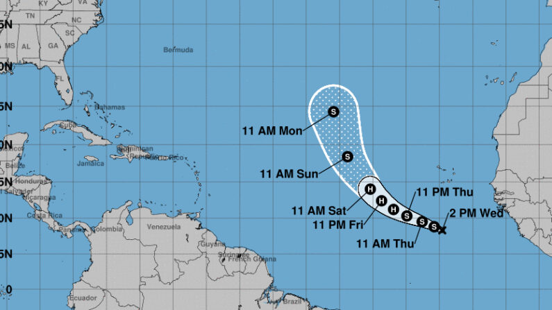 Imagen cedida el 29 de septiembre de 2021 por la Oficina Nacional de Administración Oceánica y Atmosférica de Estados Unidos (NOAA), a través del Centro Nacional de Huracanes (NHC), en la que se registró la localización de la depresión tropical 20, a las 14.00 hora local (18.00 GMT). NOAA-NHC
