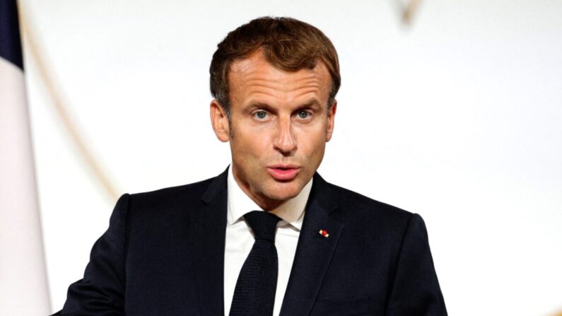 El presidente francés, Emmanuel Macron, durante una ceremonia colectiva de premiación en el Palacio del Elíseo, en París, Francia, el 20 de septiembre de 2021. (Stefano Rellandini/POOL/AFP a través de Getty Images)