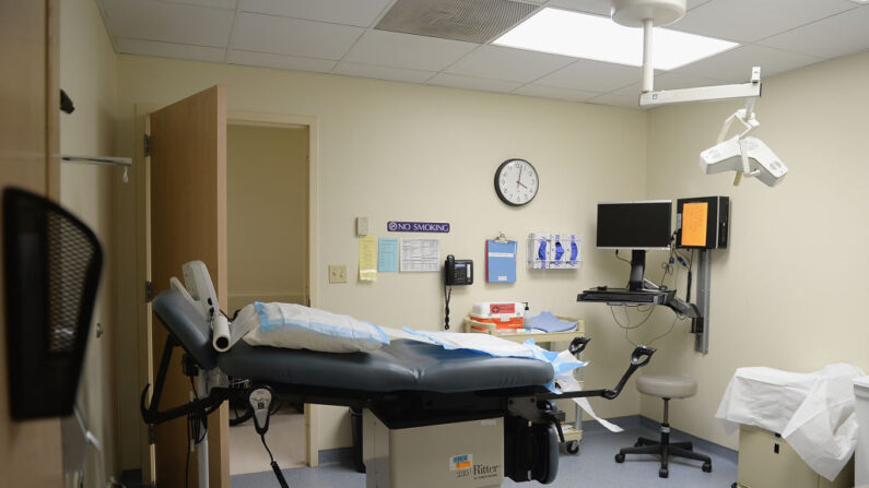 Una sala de exámenes está vacía en el Centro de Servicios de Salud Reproductiva de Planned Parenthood el 28 de mayo de 2019 en St Louis, Misuri. (Michael B. Thomas/Getty Images)