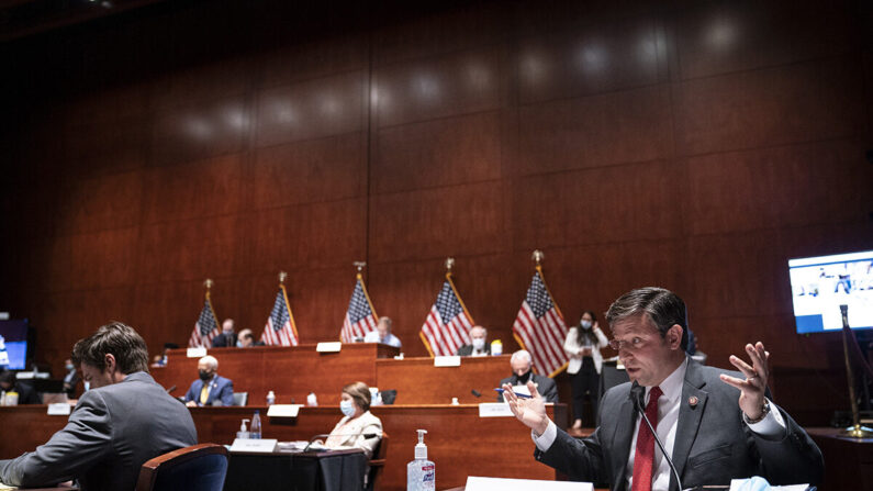 El representante Mike Johnson (R-La.) durante una evaluación del Comité Judicial de la Cámara sobre el H.R. 7120, la "Ley de justicia policial de 2020", en el Capitolio de los Estados Unidos en Washington, el 17 de junio de 2020. (Sarah Silbiger/Getty Images)