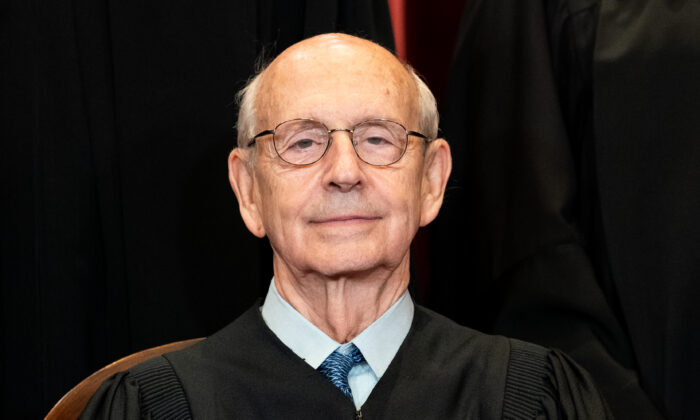 El juez progresista Stephen Breyer en la Corte Suprema en Washington el 23 de abril de 2021. (Erin Schaff-Pool/Getty Images)